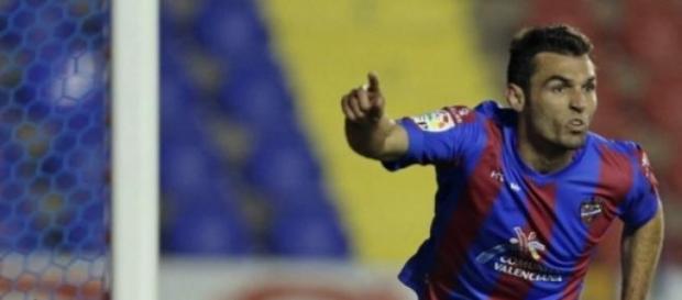 Barral puso en aprietos a la zaga del Málaga Barral puso en aprietos a la zaga del Málaga