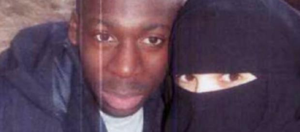 Boumeddiene, a mulher mais procurada em França Boumeddiene, a mulher mais procurada em França
