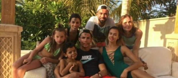 CR7, Irina e família juntos nas férias de Natal. CR7, Irina e família juntos nas férias de Natal.