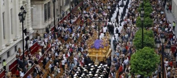Las procesiones sevillanas (visit Sevilla) Las procesiones sevillanas (visit Sevilla)