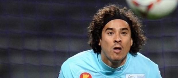 Memo Ochoa sufrió para que su equipo avanzara Memo Ochoa sufrió para que su equipo avanzara