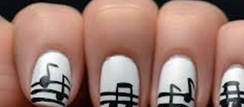 Nail art: ecoc come fare unghie alla moda.