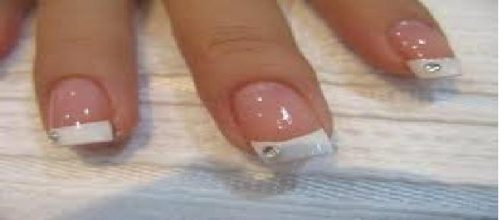 4. Round Nail Art for Brides: Tips and Inspiration - wide 6