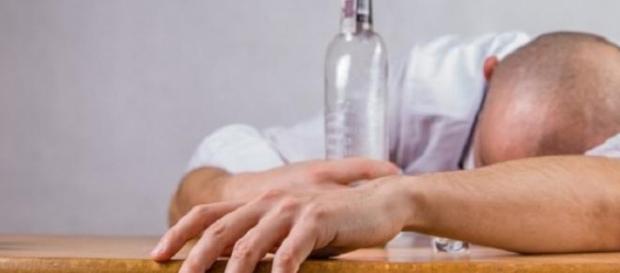 Acohol y exceso de trabajo guardan relación. Acohol y exceso de trabajo guardan relación.