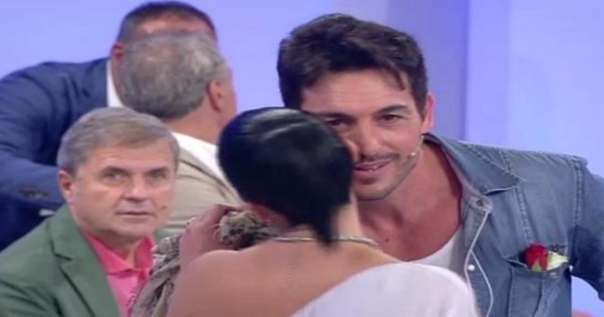 Uomini e donne replica oggi 16/1 informazioni streaming