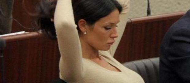Nicole Minetti e le sue spese pazze Nicole Minetti e le sue spese pazze