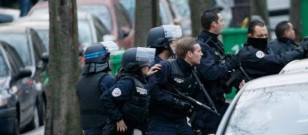 Policías en redadas antiterroristas (Foto: AFP) Policías en redadas antiterroristas (Foto: AFP)