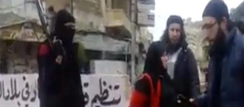 Siria, uccisa una donna accusata di adulterio