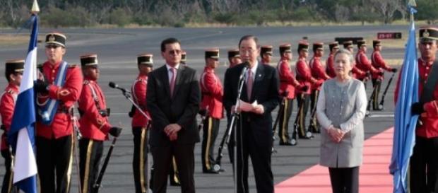 Ban Ki-moon in visita ad El Salvador per la pace Ban Ki-moon in visita ad El Salvador per la pace
