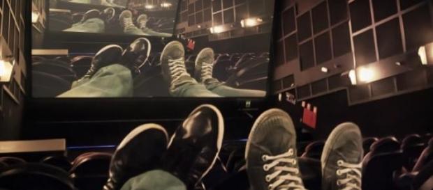 Cine en pareja, una buena y económica terapia. Cine en pareja, una buena y económica terapia.