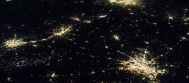 Ciudades terrestres parecen crecer como galaxias Ciudades terrestres parecen crecer como galaxias