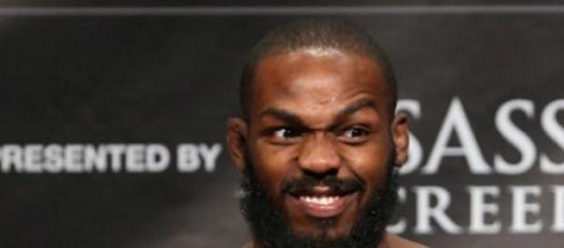 Jon Jones volta a sorrir depois de acusar cocaína Jon Jones volta a sorrir depois de acusar cocaína
