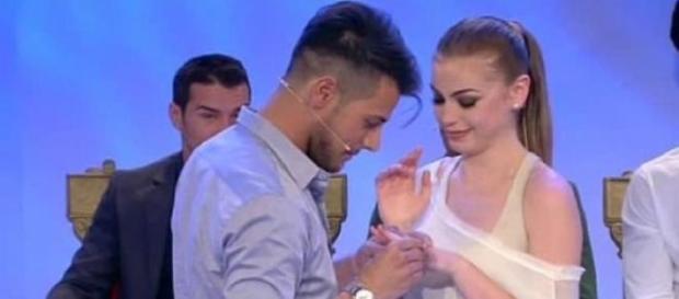 Aldo e Alessia aspettano un bambino. Aldo e Alessia aspettano un bambino.