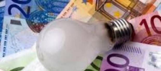 Nel 2015 la bolletta della luce aumenterà ancora Nel 2015 la bolletta della luce aumenterà ancora