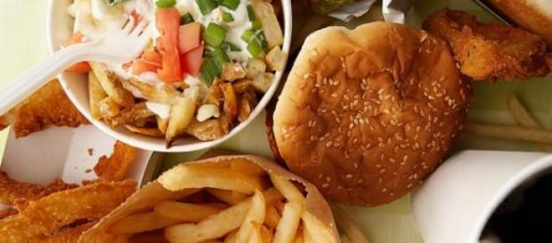Alimente nesanatoase tip fast-food Alimente nesanatoase tip fast-food
