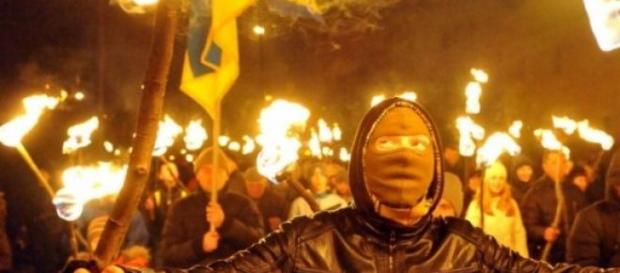 Les ultras nationalistes défilent à Kiev. Les ultras nationalistes défilent à Kiev.