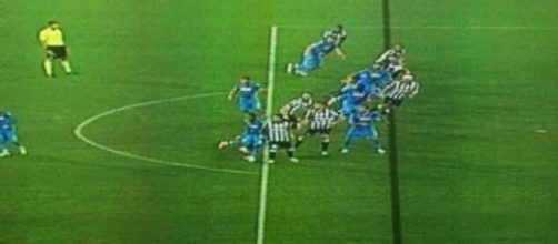 Il discusso gol della Juve contro il Napoli