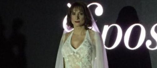 Vladimir Luxuria sfila in abito da sposa