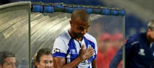 Brahimi fez um hat-trick frente ao BATE Borisov Brahimi fez um hat-trick frente ao BATE Borisov