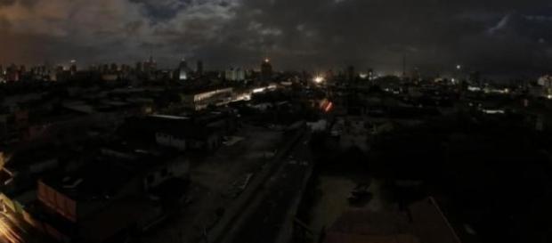 Metrópole sofrendo de falta de energia Metrópole sofrendo de falta de energia