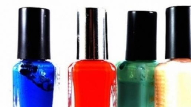 Come disegnare una mucca sulle unghie