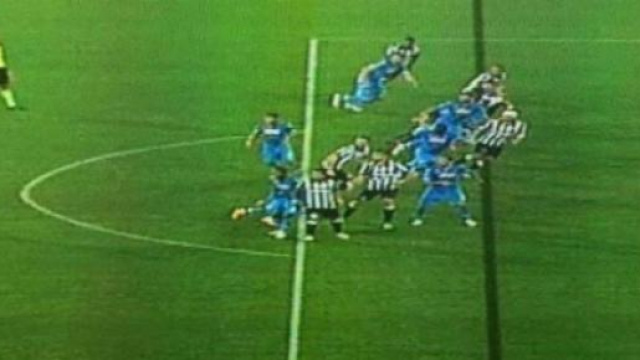 Il discusso gol della Juve contro il Napoli