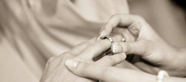 Casamento torna a vida mais feliz Casamento torna a vida mais feliz