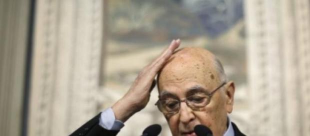 Giorgio Napolitano sai do poder. Giorgio Napolitano sai do poder.