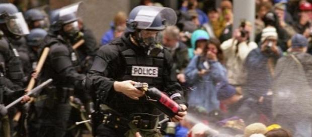Die Polizei greift gegen Oppositionelle durch Die Polizei greift gegen Oppositionelle durch