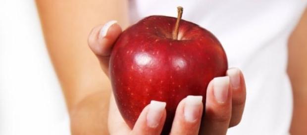 Maçã é uma das frutas que devem ser consumidas Maçã é uma das frutas que devem ser consumidas
