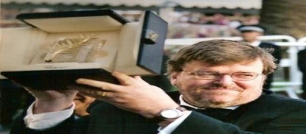 Michael Moore con la Palma de Oro en Cannes. Michael Moore con la Palma de Oro en Cannes.