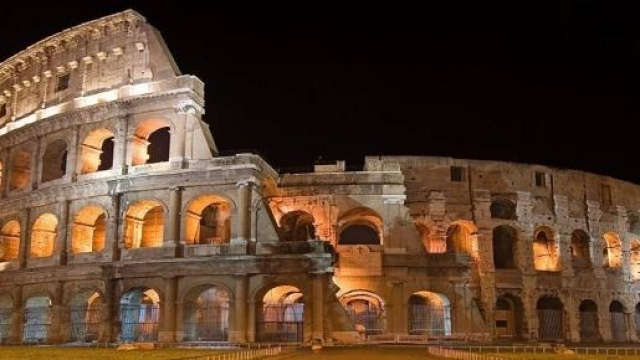 Il Colosseo e i numeri dipinti di rosso 