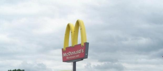 McDonalds é uma conceituada rede de restaurantes. McDonalds é uma conceituada rede de restaurantes.