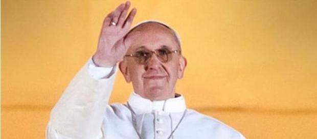 Papa Francisco saudando os fiéis Papa Francisco saudando os fiéis