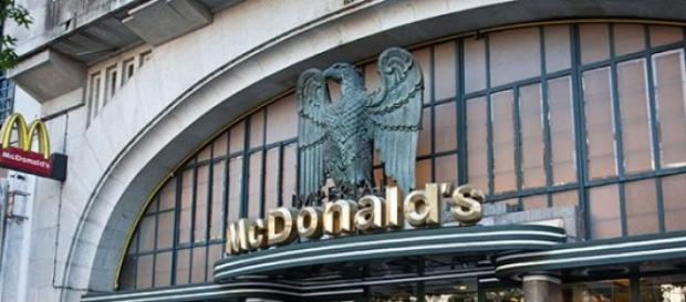 Racismo en Mc Donalds en sus franquicias Racismo en Mc Donalds en sus franquicias
