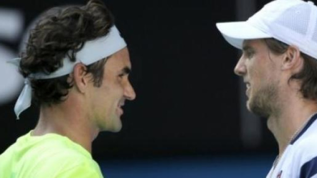 Il cordiale saluto tra i due al termine del match