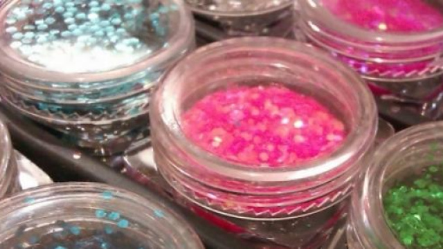 Nail art 2015, stile twisted per le unghie