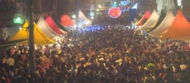Carnaval de Itapecerica, tradicional em Minas. Carnaval de Itapecerica, tradicional em Minas.