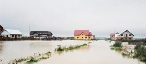 Inundatii din ploi si zapezi in Romania Inundatii din ploi si zapezi in Romania