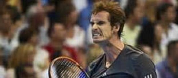 Murray snarls his way through to quarter-finals Murray snarls his way through to quarter-finals