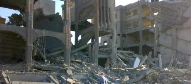 Une ville détruite par les bombardements Une ville détruite par les bombardements