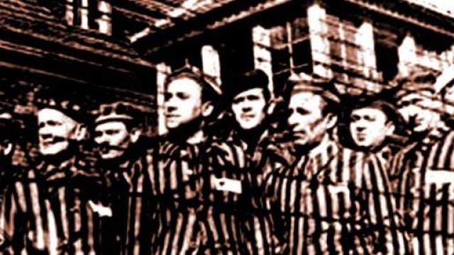 Immagine di detenuti in un campo di concentramento