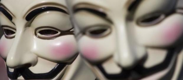 Anonymous derrière leurs masques. Anonymous derrière leurs masques.