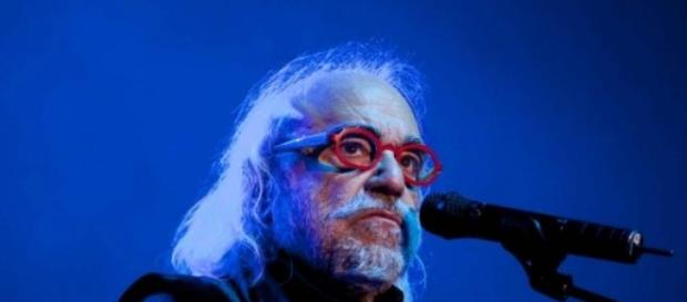Demis Roussos, cantaret grec de muzica usoara Demis Roussos, cantaret grec de muzica usoara