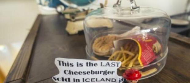 Este é o último cheeseburger vendido na Islândia Este é o último cheeseburger vendido na Islândia
