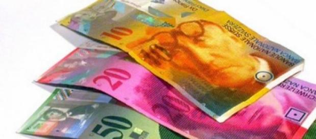 Francul elvetian a uimit cursul valutar Francul elvetian a uimit cursul valutar