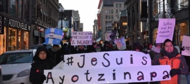 Les manifestants marchaient à Montréal. Les manifestants marchaient à Montréal.