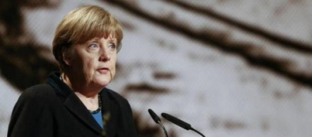 Setenta anos depois, Merkel lembra o holocausto. Setenta anos depois, Merkel lembra o holocausto.