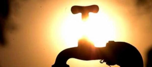 Sol quente e pouca água é mistura que não dá certo Sol quente e pouca água é mistura que não dá certo