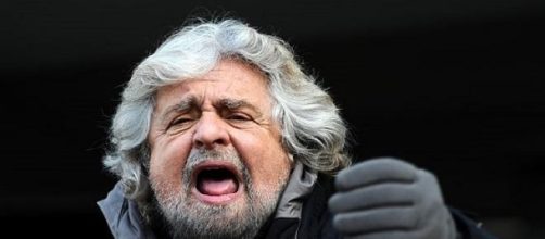 Beppe Grillo parla a un comizio a Trento